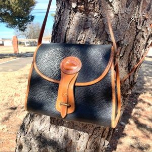 VNTG Dooney & Bourke leather purse